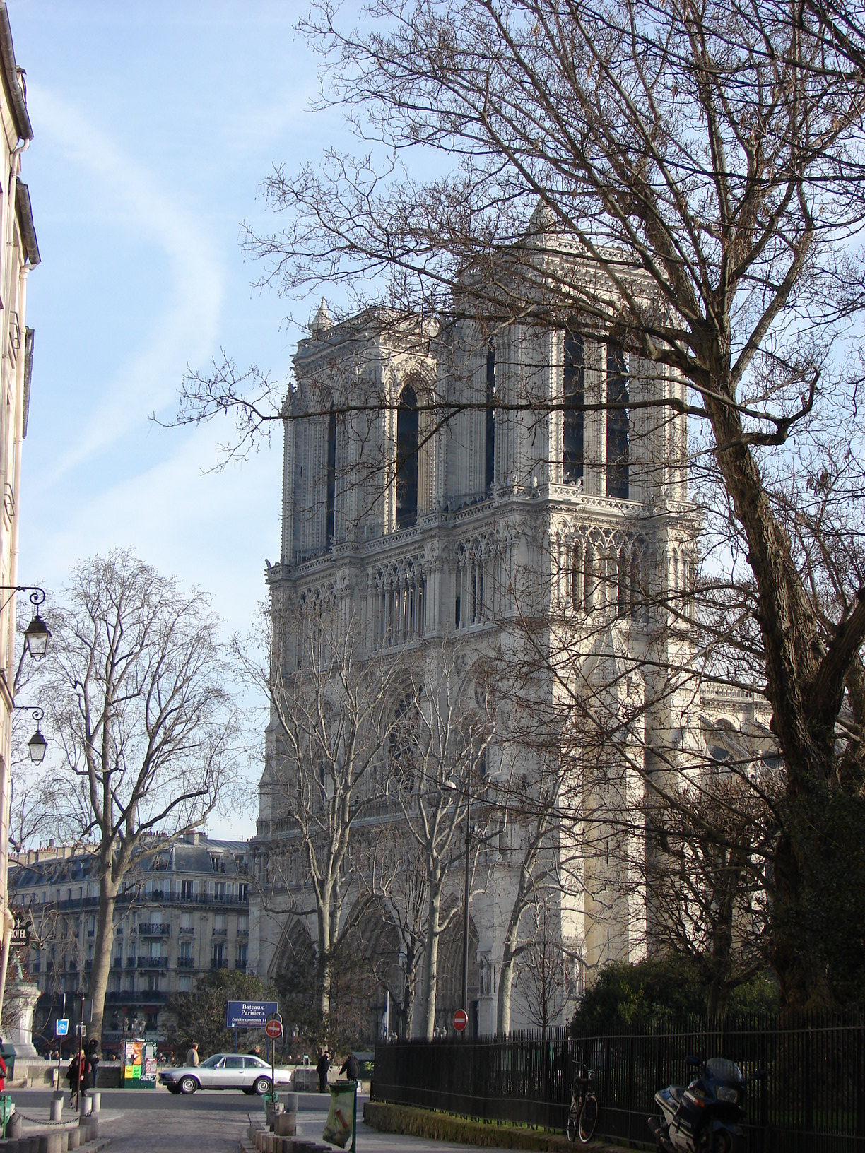 ND Cathedral viewed from rue Saint Julien le Pauvre